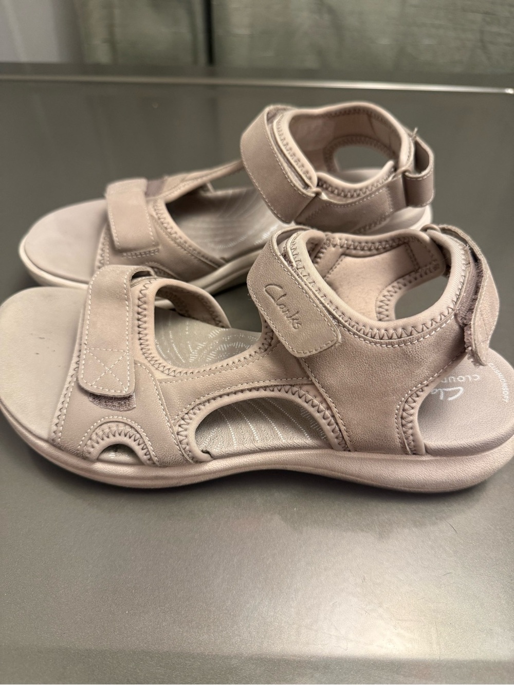 Clarks Women's Light Beige Hook-and-Loop Comfort Sandals - Picture 2 of 5